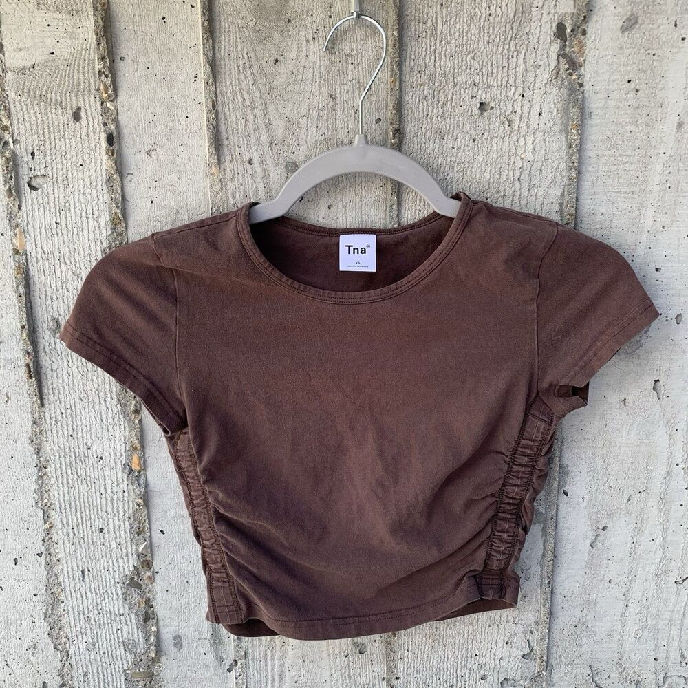 Aritiza Tna Chill Malibu Cropped Fitted Baby Tee Chocolate Brown Ruched Size XS